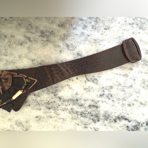 VINTAGE 1986 Salena’s Collection Wide Leather Belt with Brass Elephant 🐘 - Picture 4 of 7